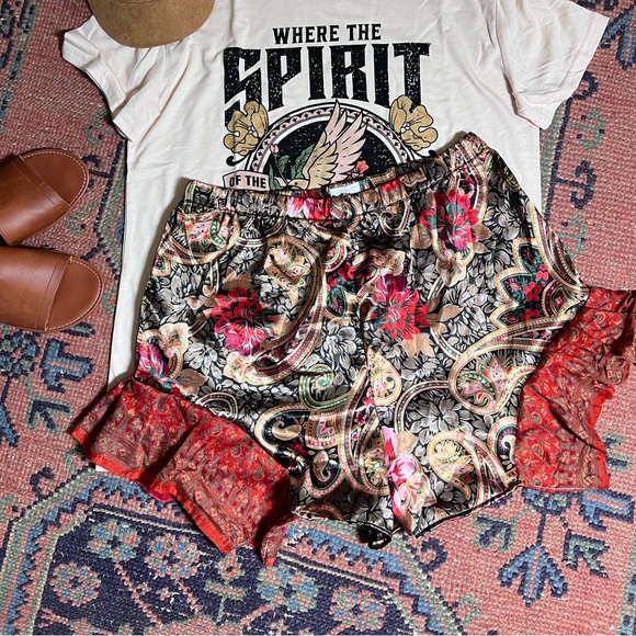 M/L Silky Reworked Shorts - Picture 1 of 2